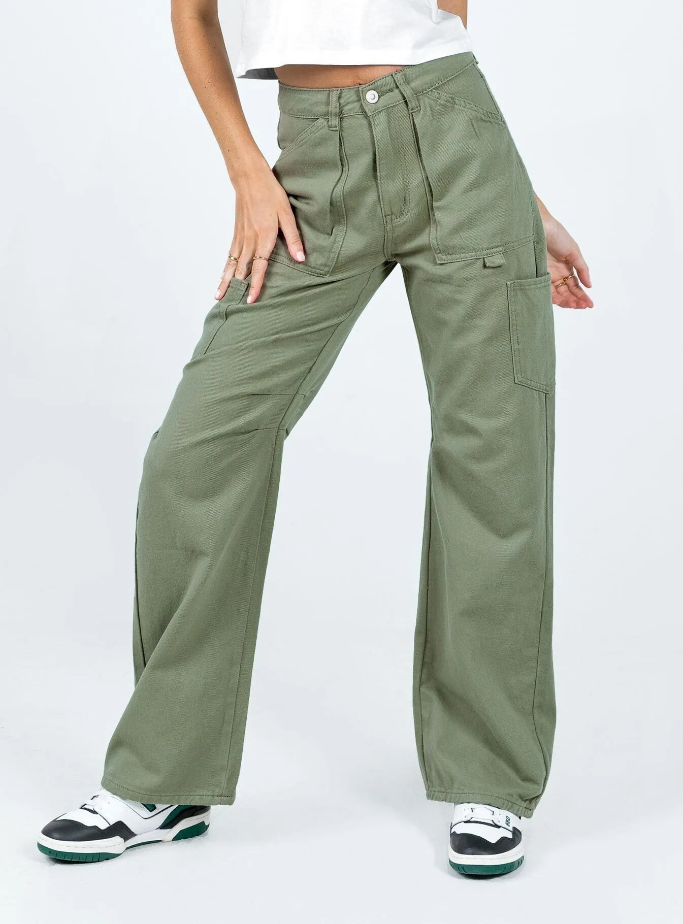 Bassett Cargo Jeans Khaki Low Impact Family Style Casual Work Meeting