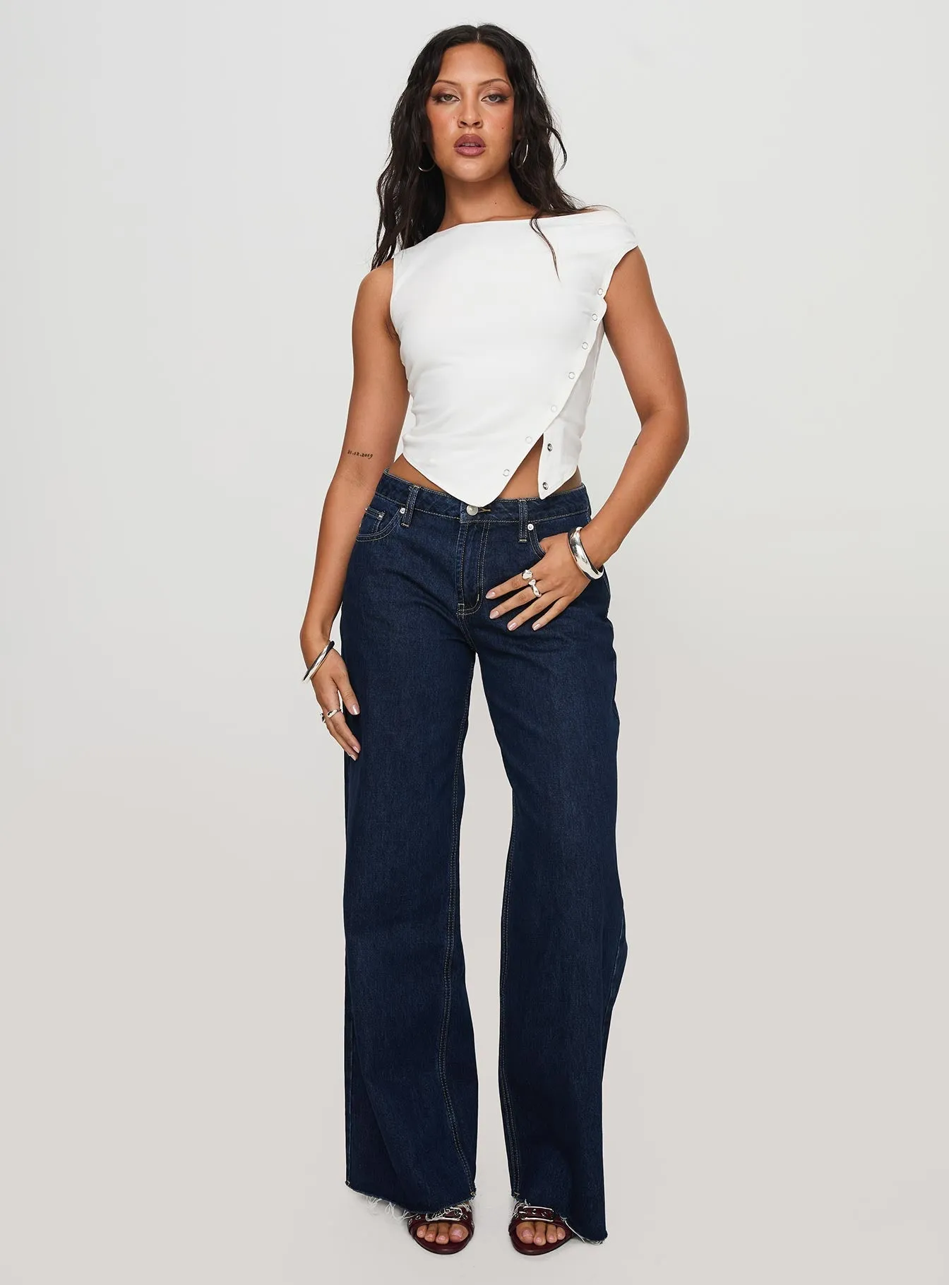 Darla Low Rise Straight Leg Jean Dark Blue Wash Neutral Style