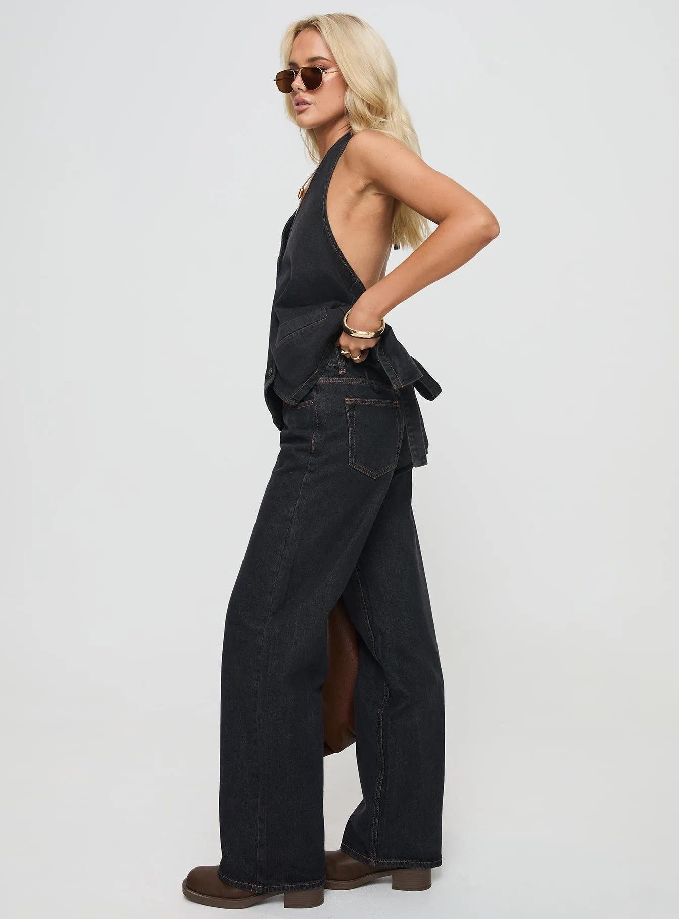 Top Model Low Rise Straight Leg Jeans Charcoal Beach Day Minimalist Style Youth Style Outfit Mood