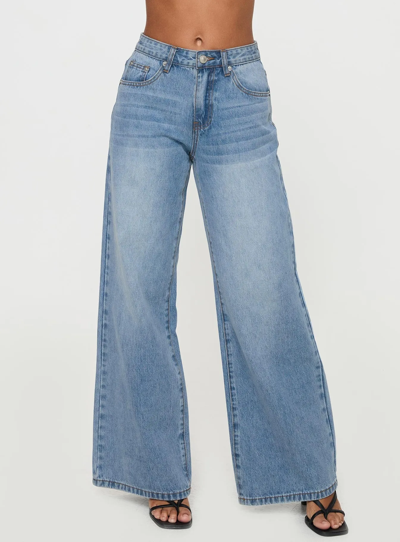Textured Family Style Autumn Days Trend Setter Smart Casual Classic Wear Colemane Mid Rise Denim Jeans Angel Blue Petite