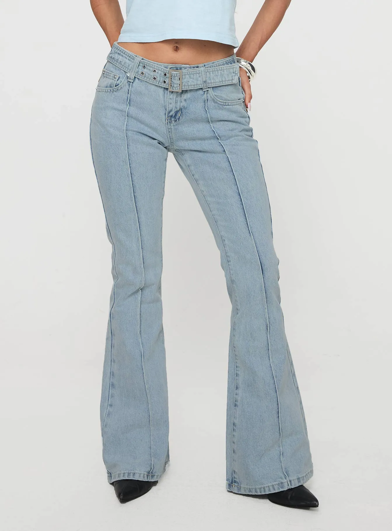 Comfort Stretch Technology Echovalley Low Rise Jeans Light Wash