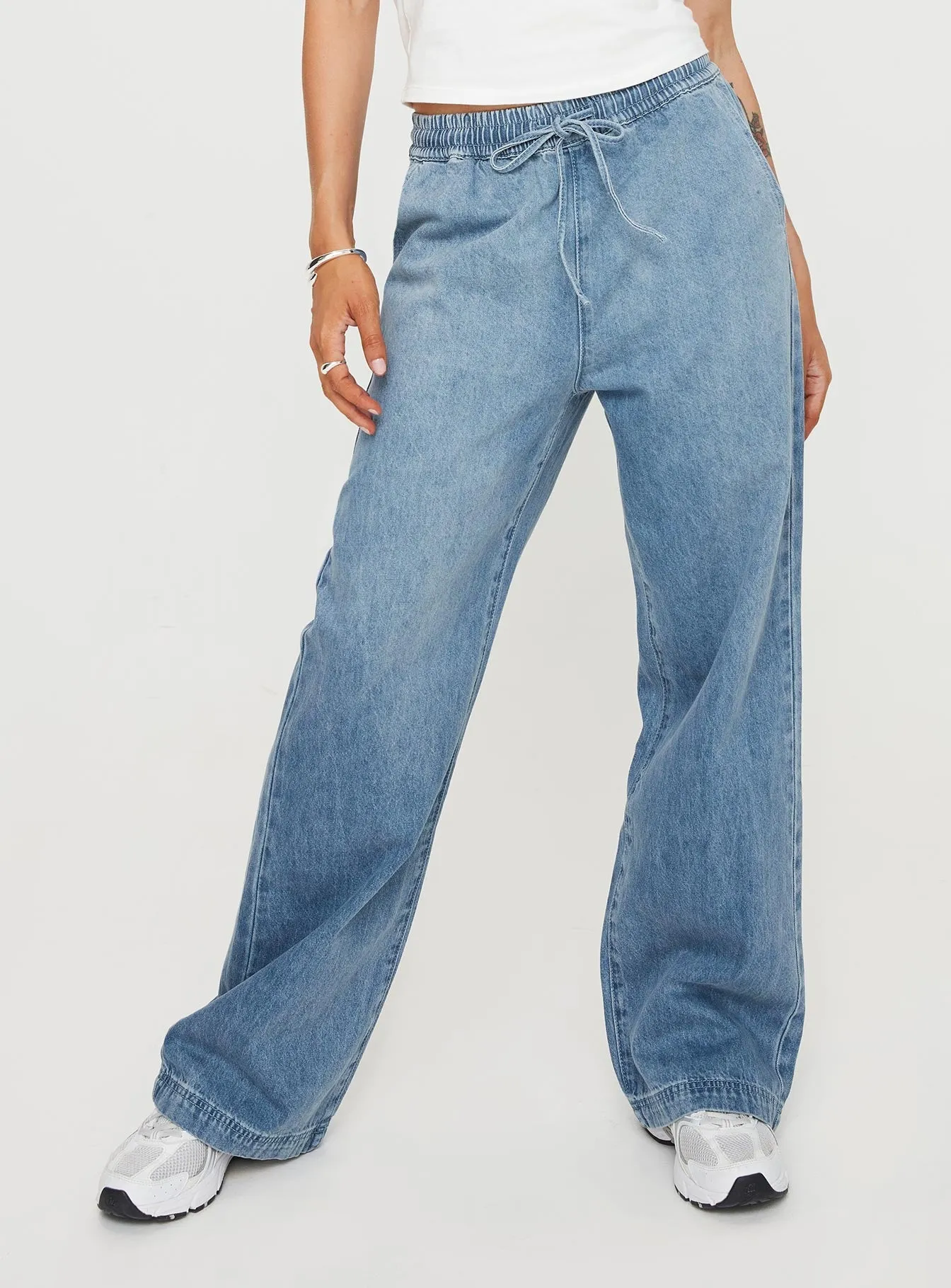 Timeless Outfit Travel Outfit Evening Stroll Minimalist Maves Denim Drawstring Pants Mid Wash