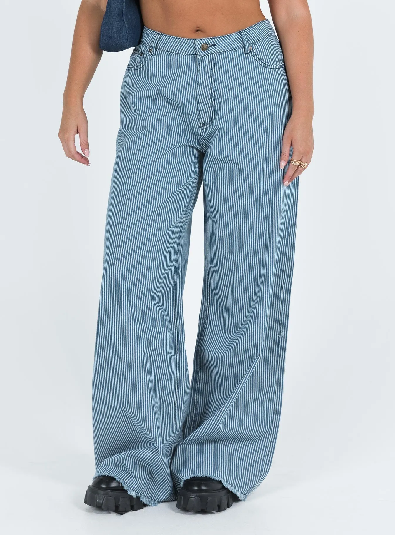 Youth Style Weekend Style Rainy Day Road Trip Bold Look Smart Casual Eivissa Baggy Jeans Blue Denim Stripe