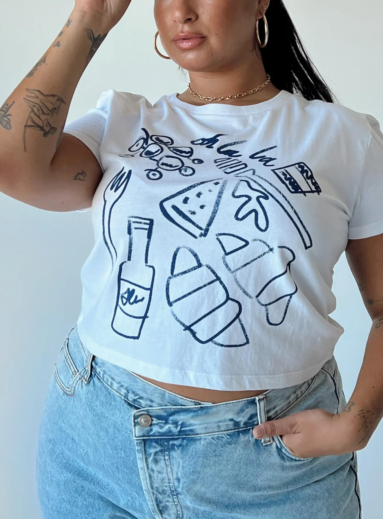 Continental Breakfast Tee White Curve Casual Touch Essential Look
