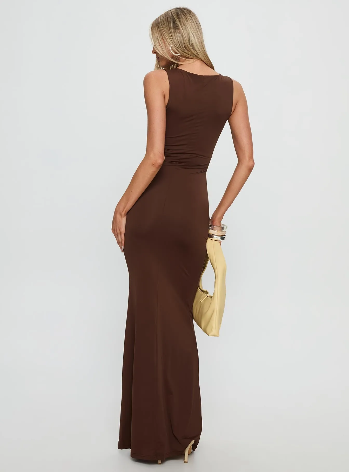 Clay Glow The relaxed fit of this maxi dress offers a casual yet elegant appearance for any occasion Pivotal Twist Detail Maxi Dress Brown