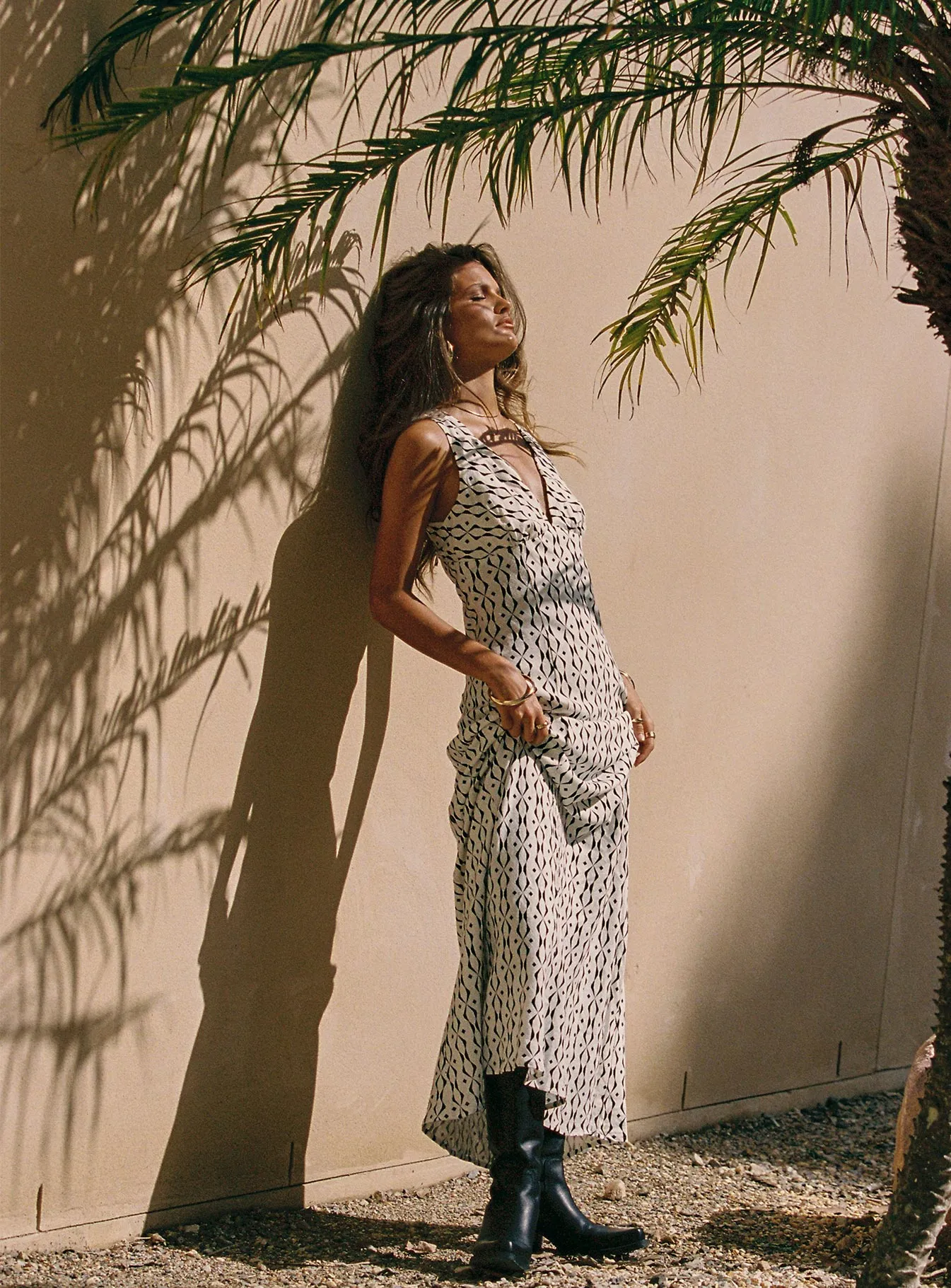 Wood Path Designed with a simple yet elegant cut this dress works for both casual and formal occasions Verde Linen Blend Maxi Dress Black / White