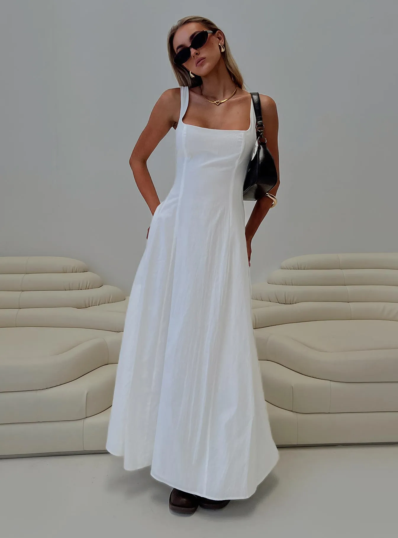 You Can Maxi Dress White Designed with a simple yet elegant cut this dress works for both casual and formal occasions Elegant dinner dress