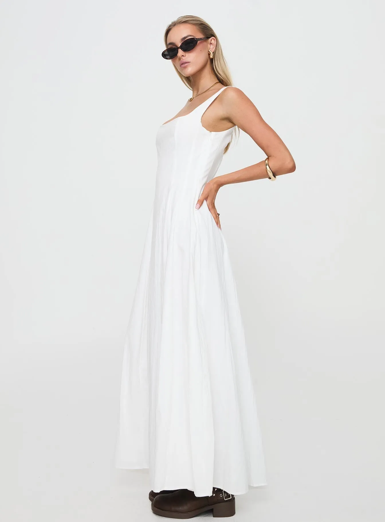 You Can Maxi Dress White The simple yet stylish design of this maxi dress makes it an ideal choice for any occasion Ideal for both warm and cool weather this dress is a year-round wardrobe staple