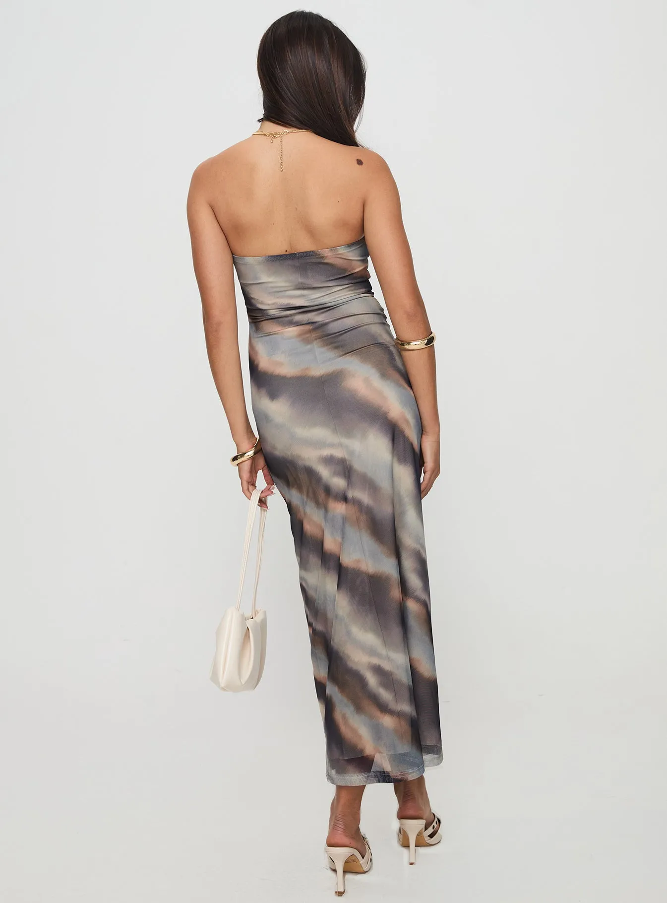 The easy-to-wear design of this maxi dress ensures that you can style it effortlessly Stunning beach maxi dress Pinacle Strapless Maxi Dress Brown