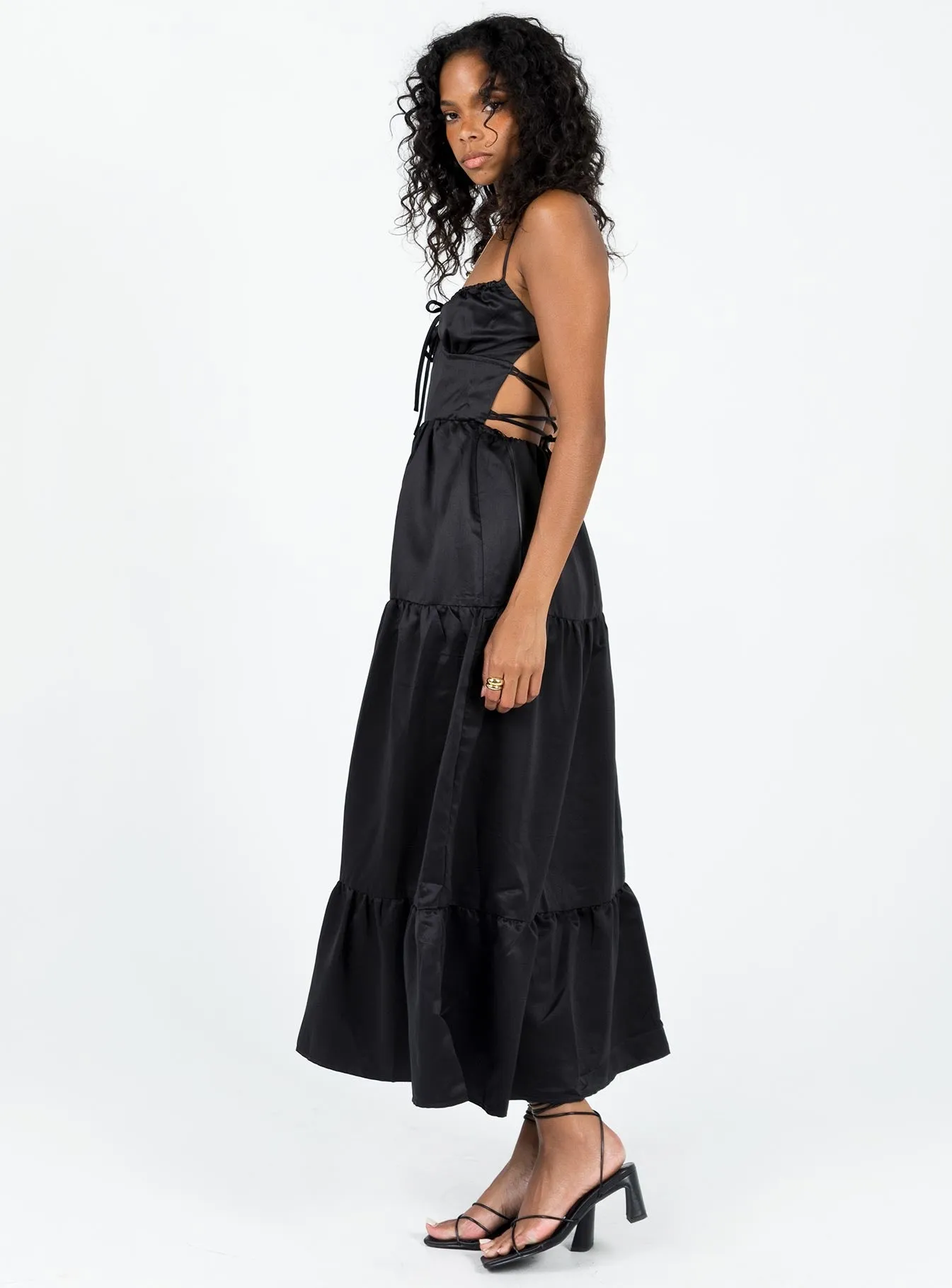 Water Glow Door Arch Kuzen Maxi Dress Black