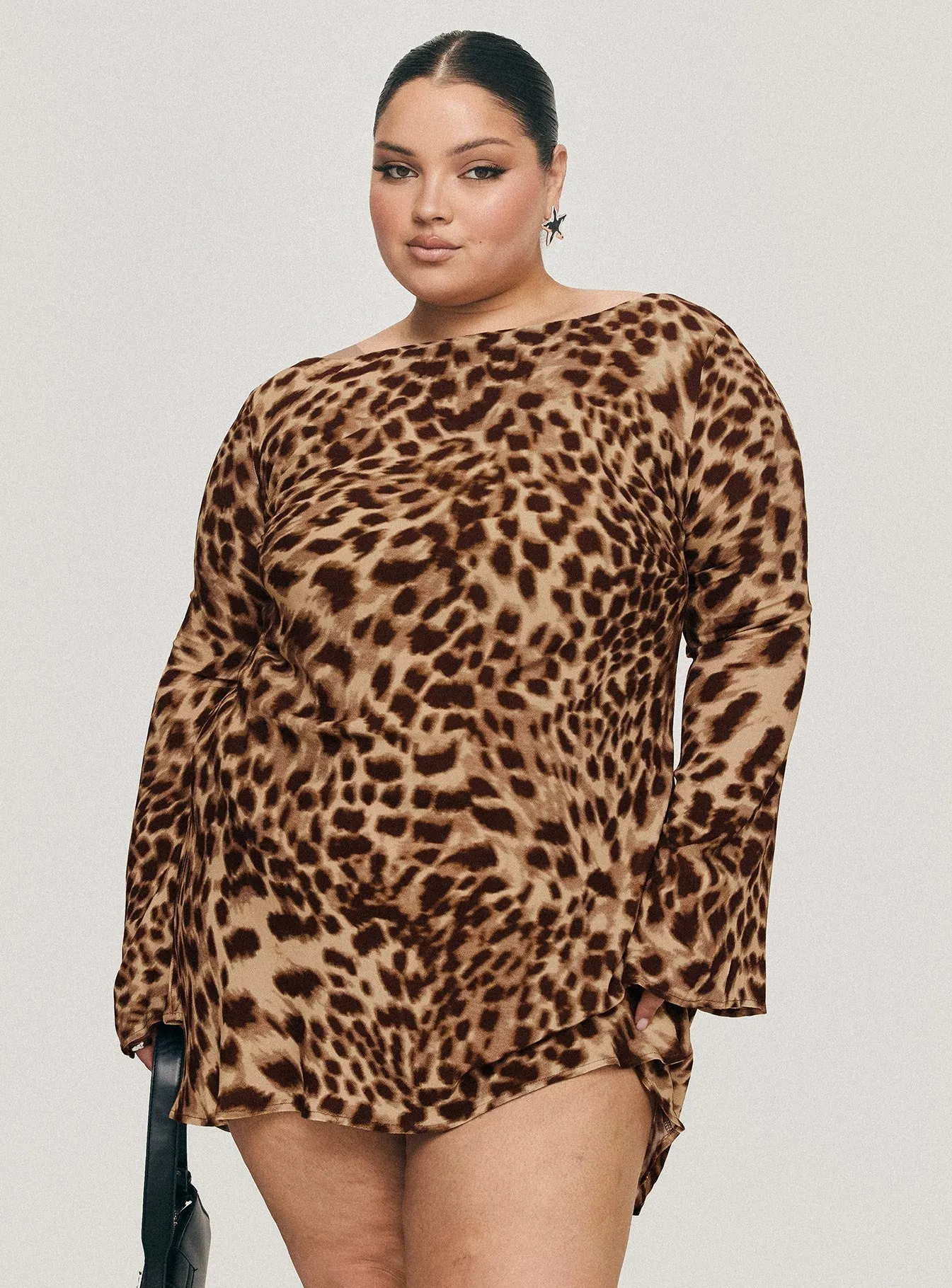 Minimalist Closure Reinforced Stitching Halo Bias Mini Dress Leopard Curve