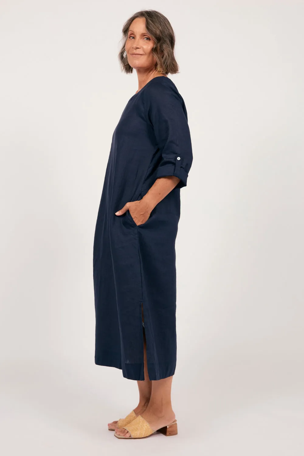 Flattering fit for all body types Smart Appearance Jarla Linen Midi Dress in Navy
