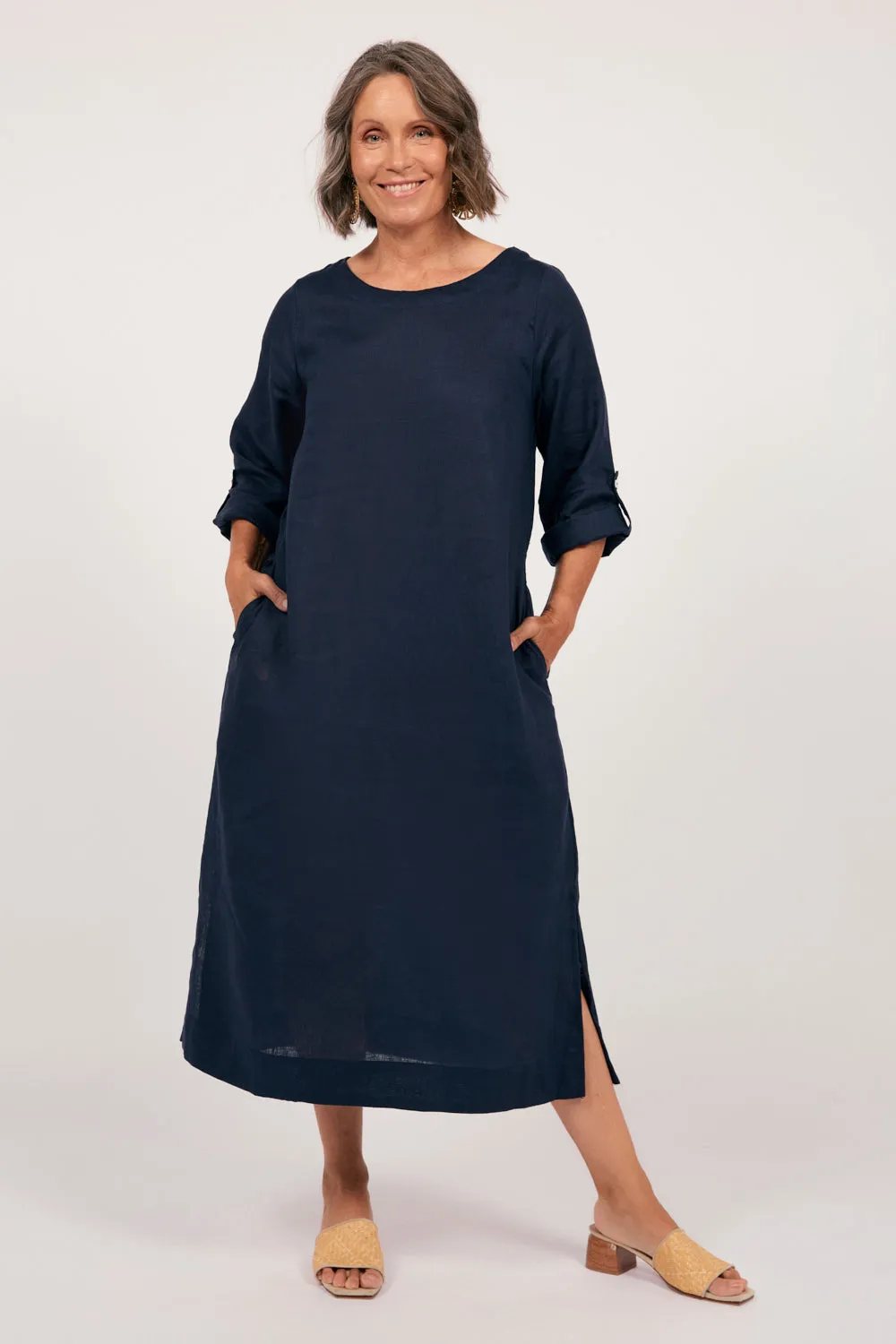 Casual Yet Chic Jarla Linen Midi Dress in Navy