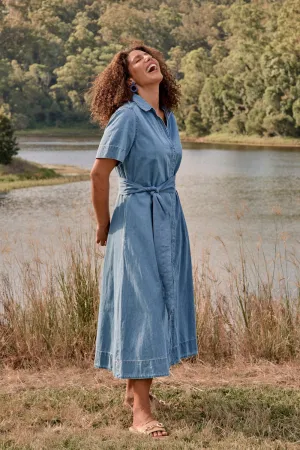Plus Fit Perfect outdoor event dress Anna Chambray Maxi Dress in Light Wash