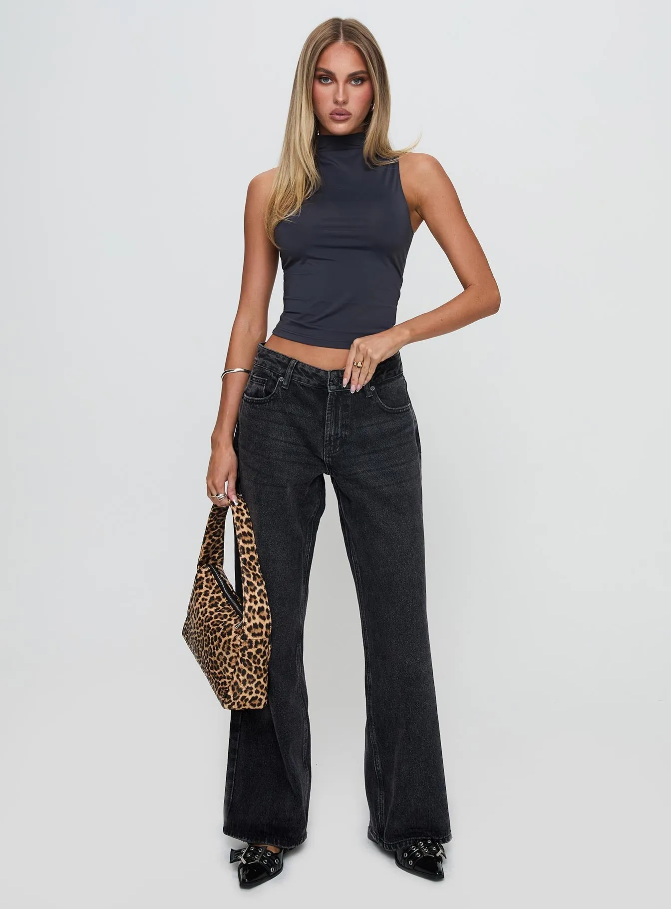 Serenitia Mid Rise Relaxed Jeans Washed Black Travel Outfit Casual Stretch Anti Snag Thread Technology