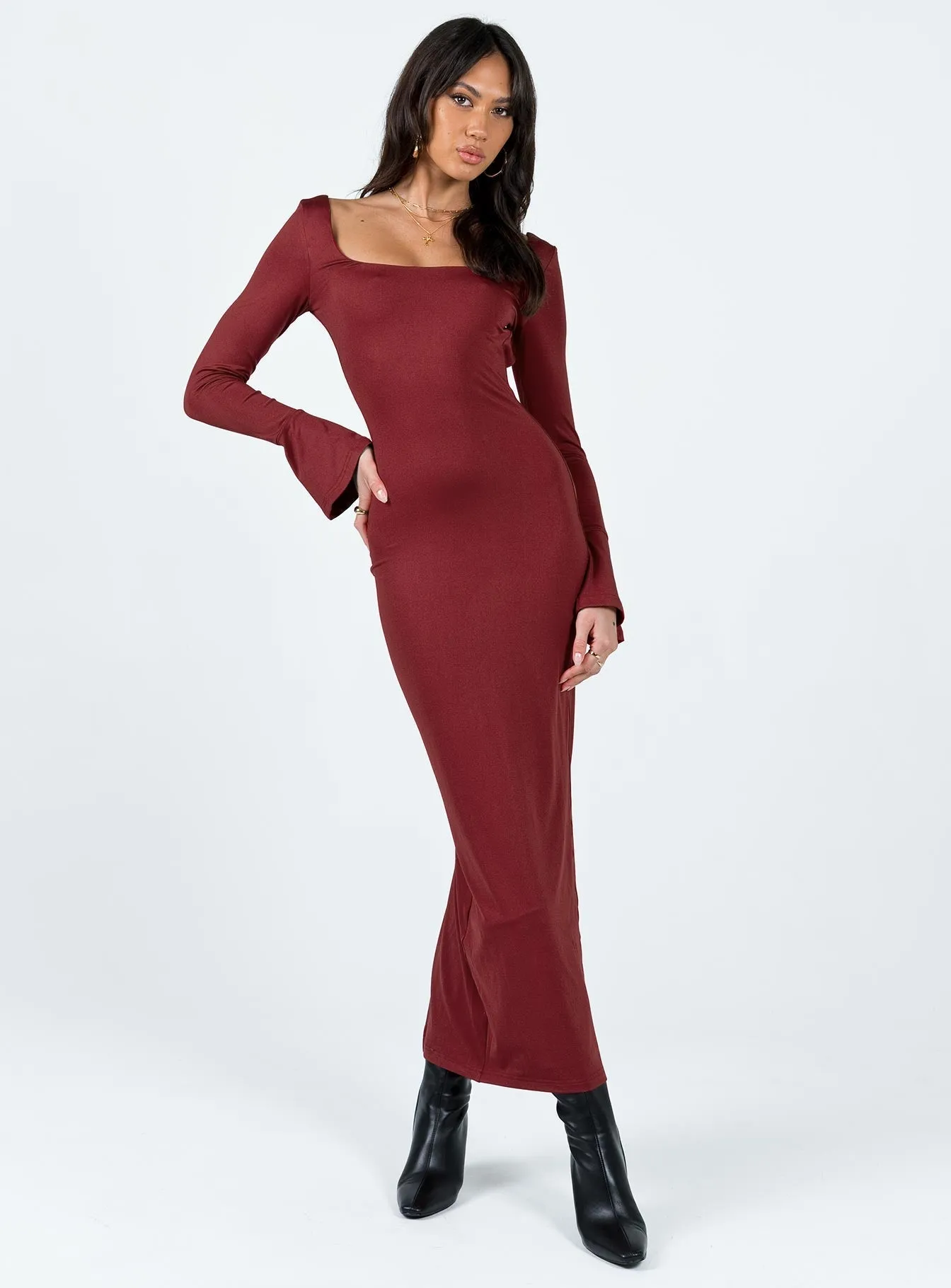 Designed to complement every body shape this dress enhances your natural silhouette Belfa Long Sleeve Maxi Dress Burgundy