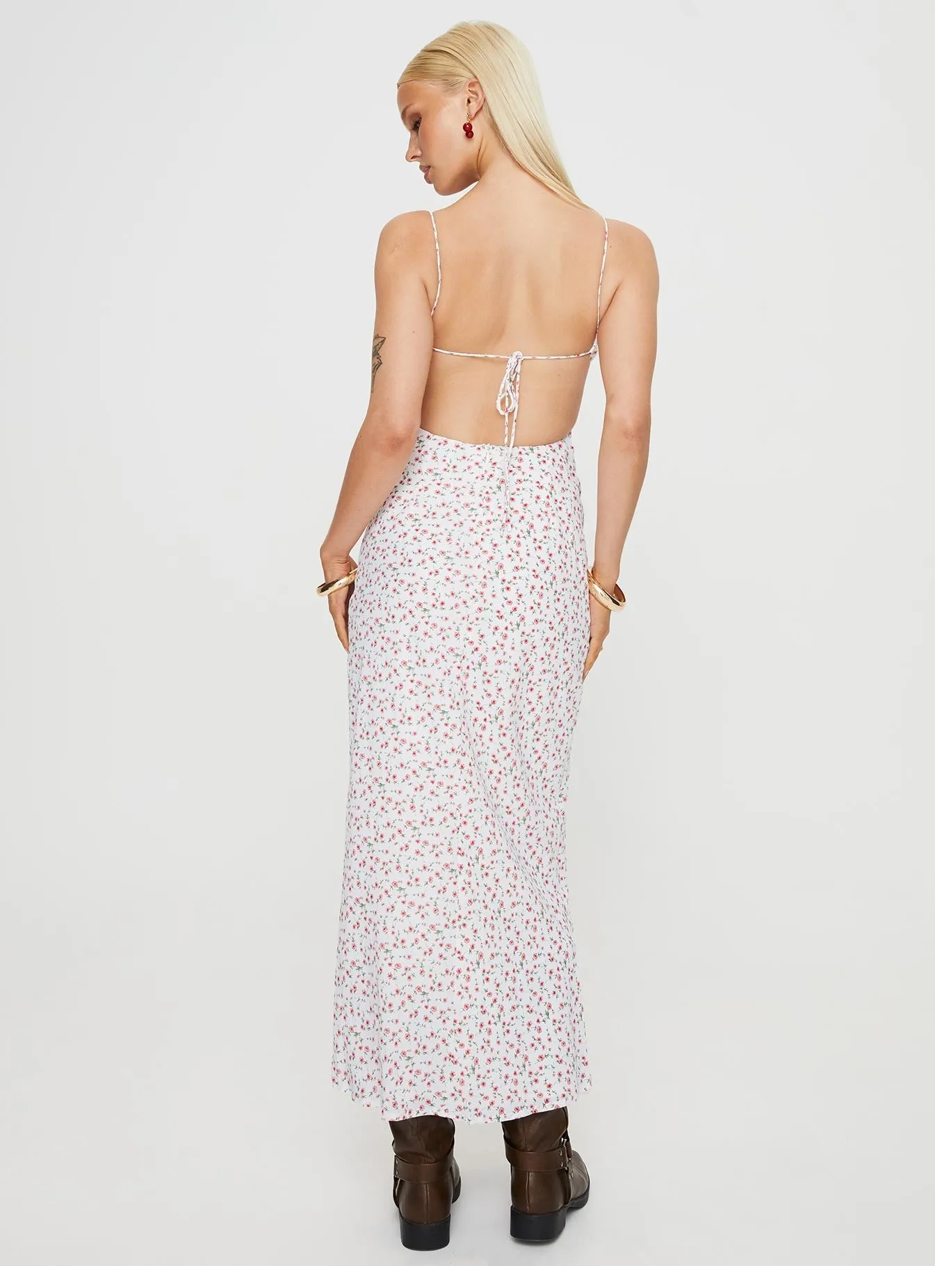 Crafted with high-quality materials this dress ensures both comfort and durability Organza Air Long Nights Maxi Dress White / Red Floral