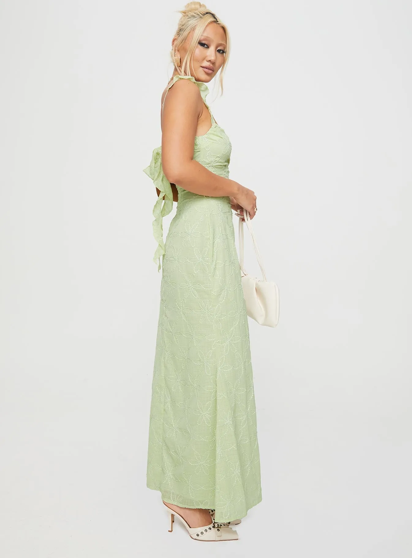 The easy-to-wear design of this maxi dress ensures that you can style it effortlessly Layer Ready Burner Maxi Dress Green