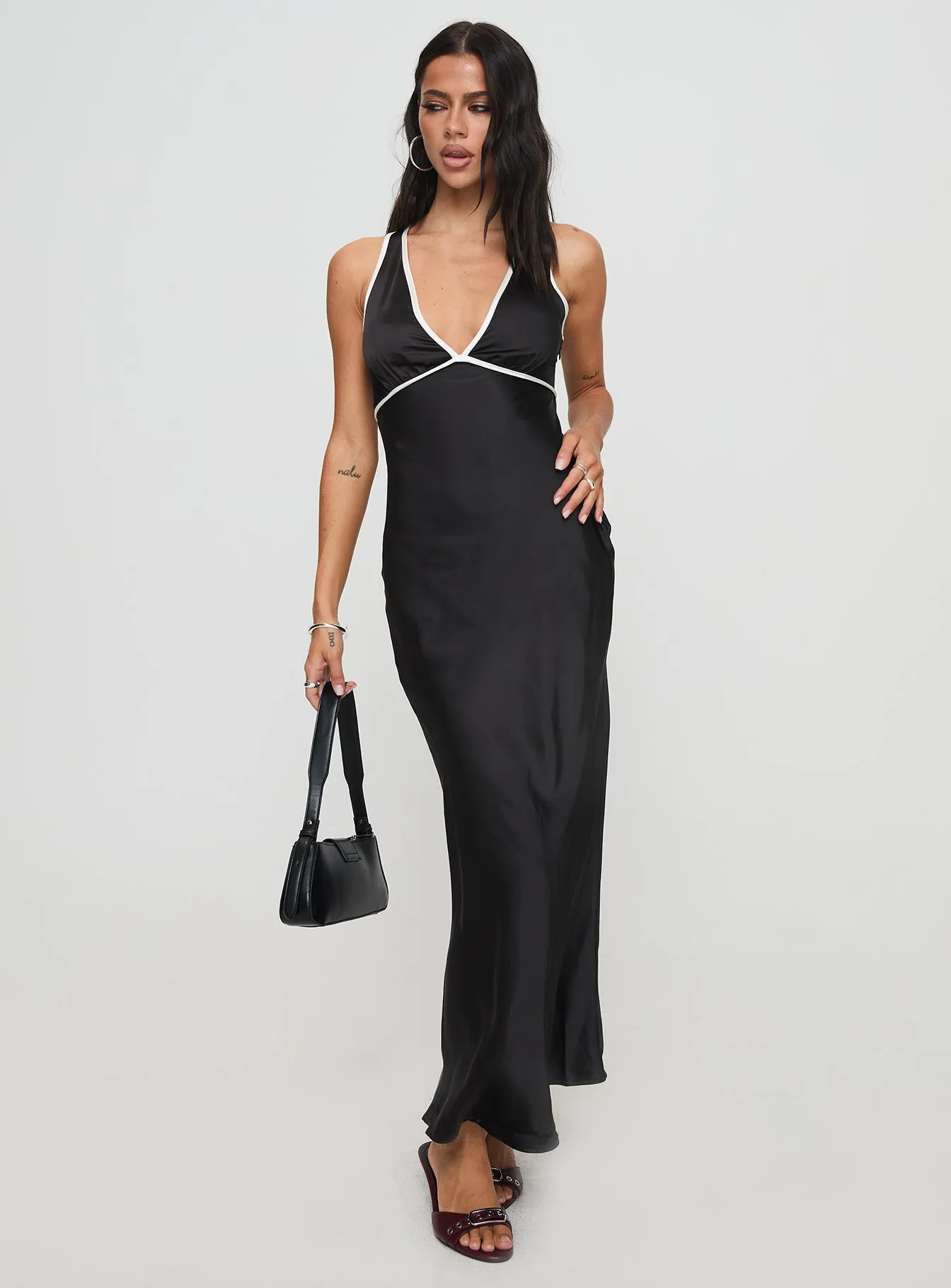 Thandi Maxi Dress Black Comfortable event wear Designed with a simple yet elegant cut this dress works for both casual and formal occasions