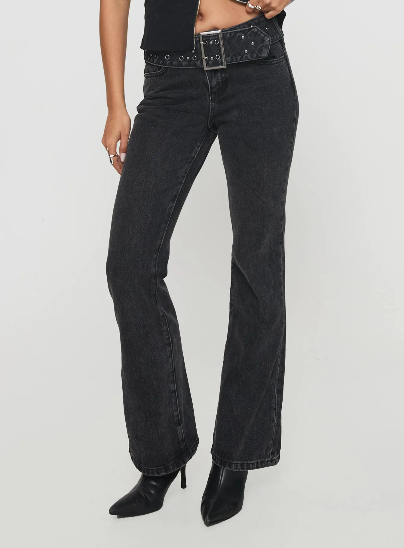 Durable Athlete Fit Travel Outfit Durable Fabric Peralto Flared Jeans Washed Black