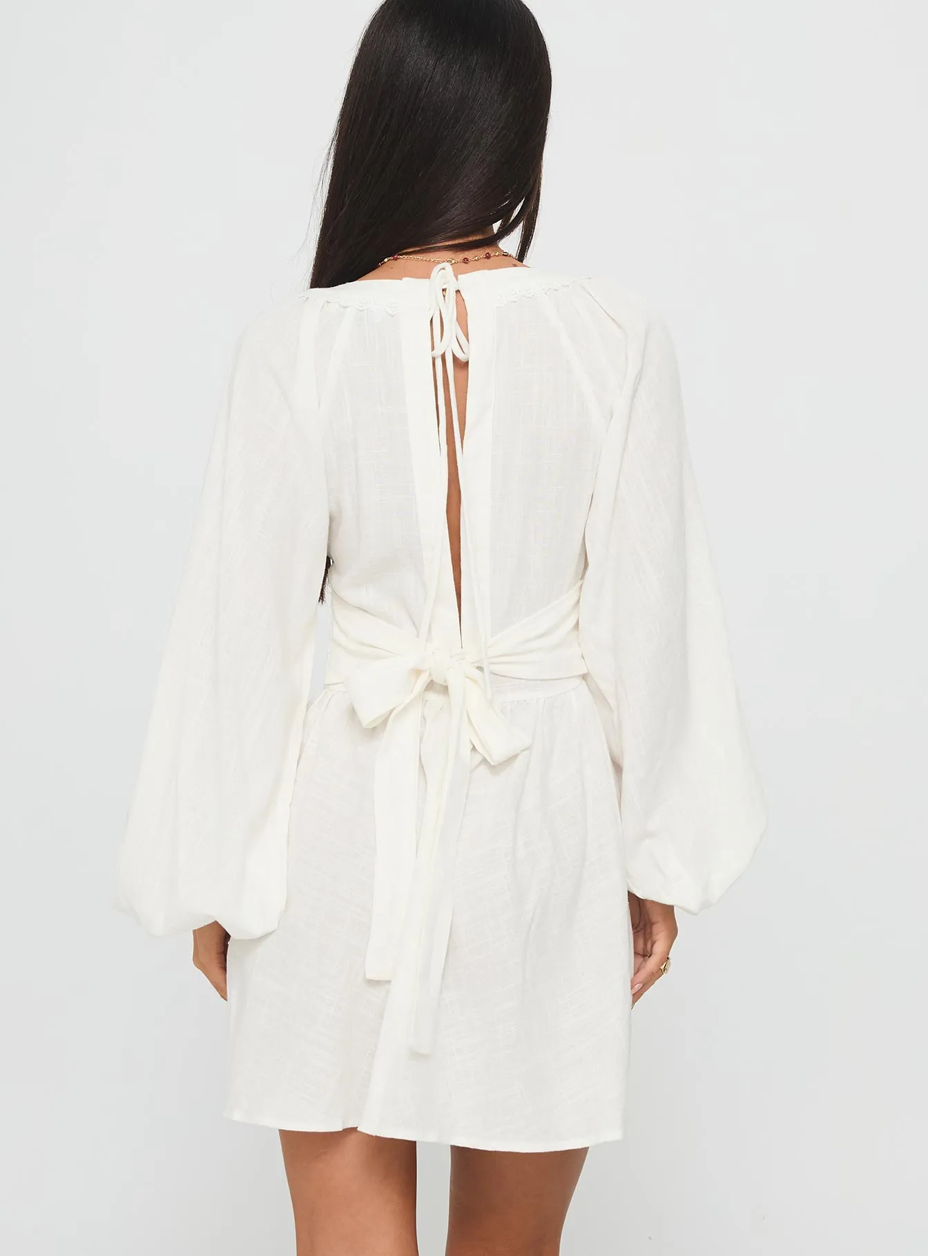 Weyes Long Sleeve Mini Dress White Floral Design Wear