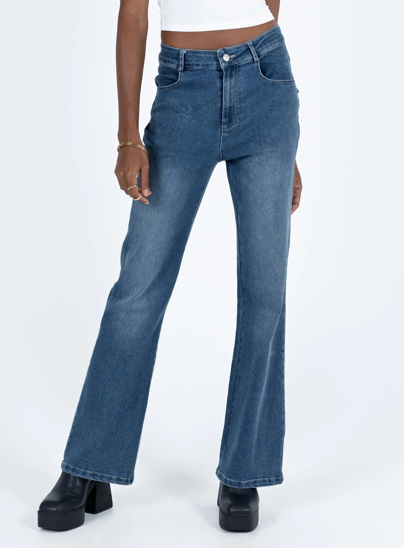 Carvalho Flare Jeans Mid Wash Denim Date Night Sustainable Beach Day Minimalist Style Youth Style