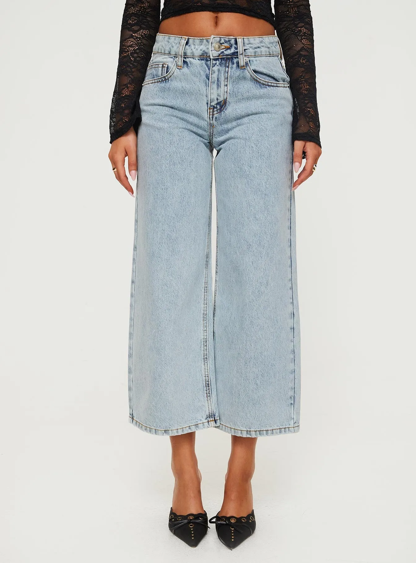 Smart Casual Nature Lover Gym Ready Music Event Hellsa Low Rise Slouch Cropped Jeans Light Wash