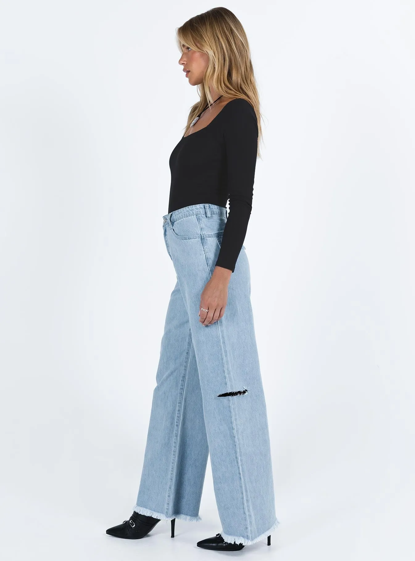 Universal Fit Design On-the-Go Look Rebekah Wide Leg Jeans Mid Wash Denim