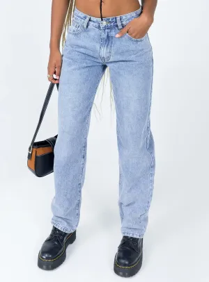 Stunner Low Rise Light Wash Jeans Denim Sustainable Creative Look Artist Vibe Smooth