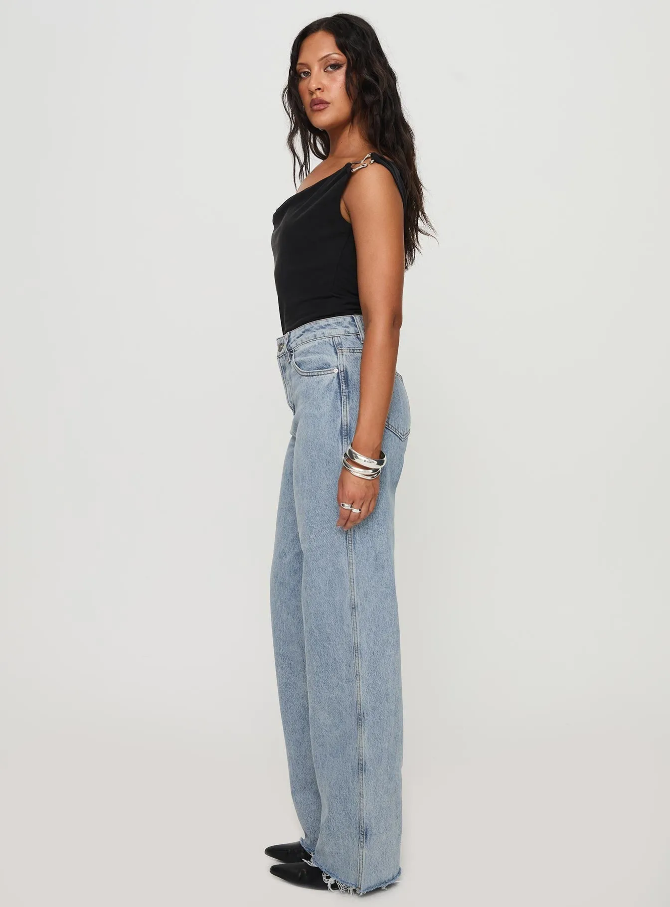 Suitable Fit Weekend Vibes Karlina High Rise Straight Leg Jean Light Wash