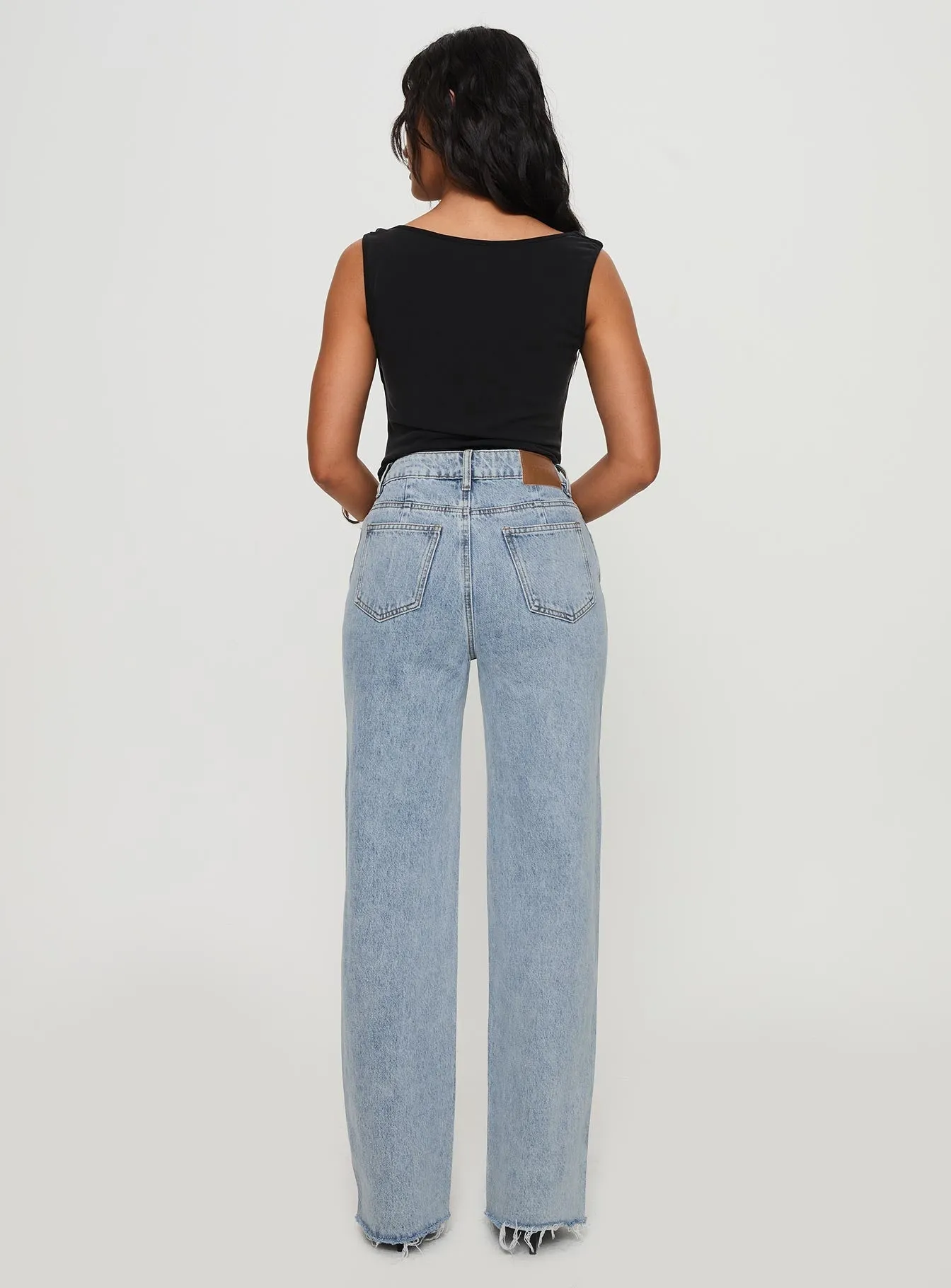 Outdoor Outfit Karlina High Rise Straight Leg Jean Light Wash