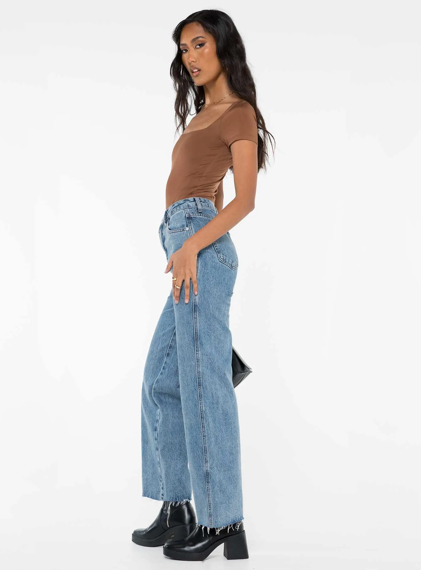 Classic Five Pocket Design Weekend Style Outdoor Adventure Arlington High Rise Straight Leg Jeans Mid Wash