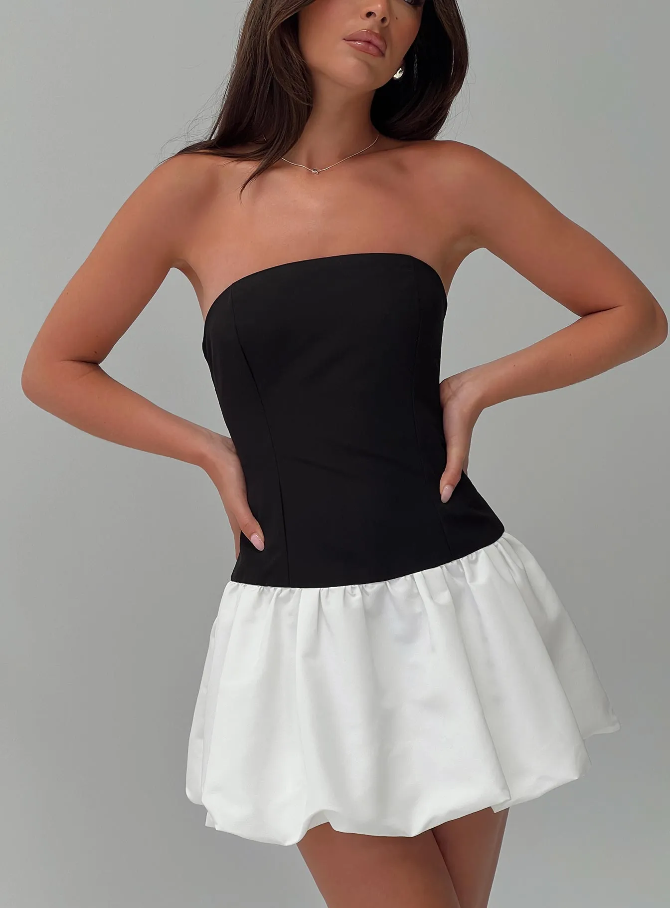 Relaxed Contour Street Ready Delicacies Bubble Hem Mini Dress Black / White