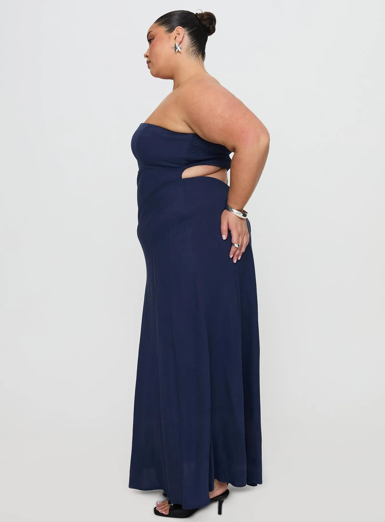 Stylish spring maxi Yahir Strapless Maxi Dress Navy Curve