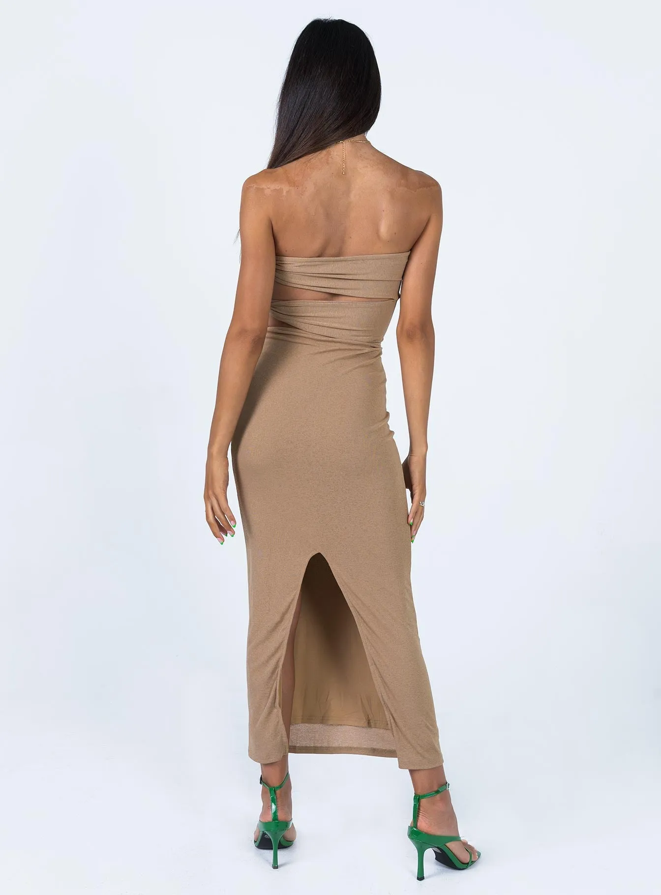 The simple design of this dress ensures that it will never go out of style The elegant fabric of this dress offers a luxurious feel against the skin Catherine Maxi Dress Brown