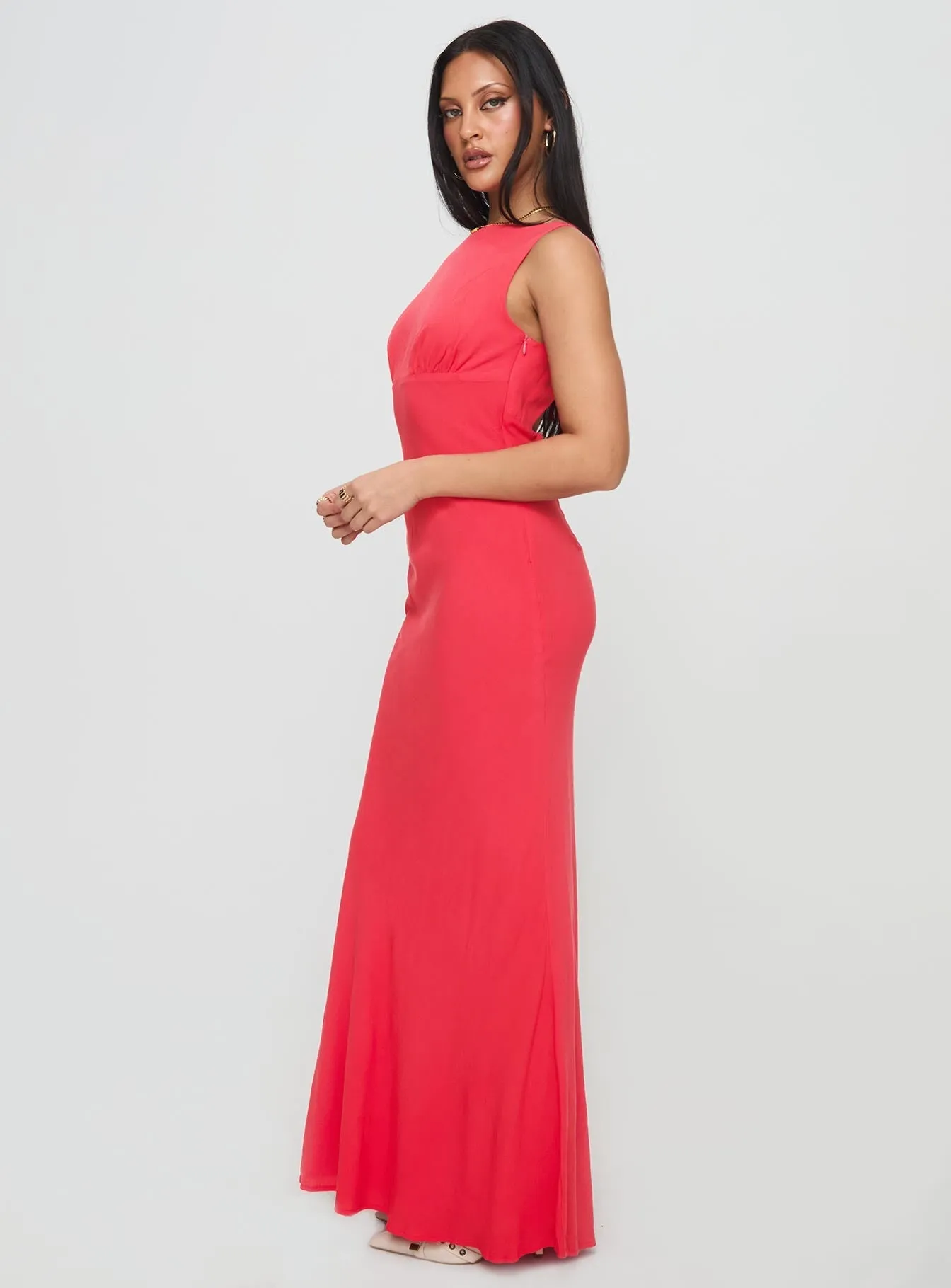 Bourne Maxi Dress Red Easy-to-wear long dress Deep V