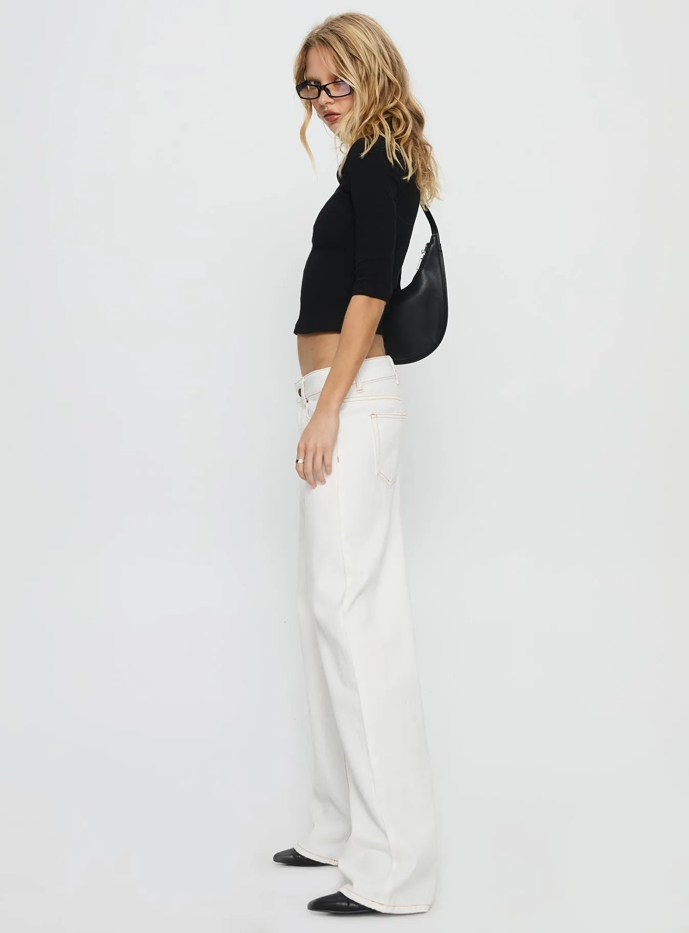 Holiday Vibes Date Night Lightweight Top Model Jeans Porcelain