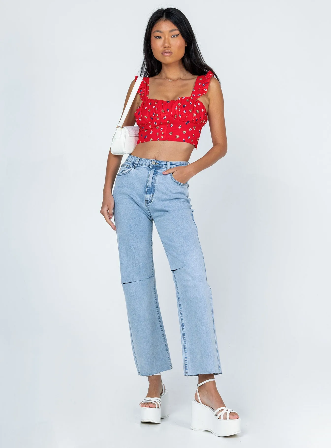 Earthy Rainy Day City Walk Unisex Look Daysia Lightwash Denim Jeans