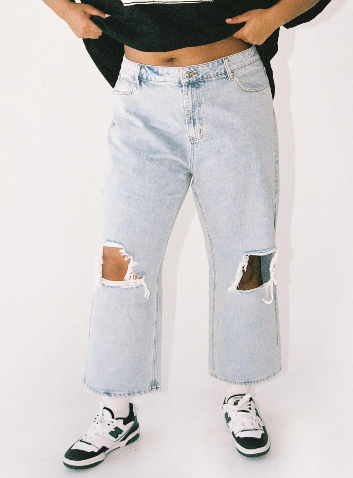 Oxford Mom Jeans Mid Wash Denim Curve Simple Layers Go-to Comfort