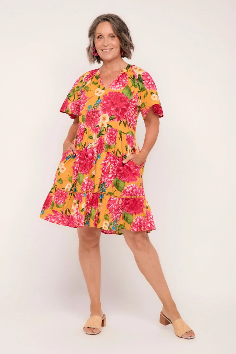 NonRestrictive Fit yoga mode Ismay Short Dress in Dreaming Dahlias