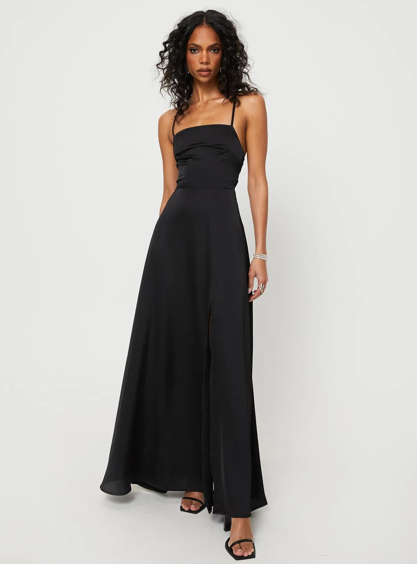 Kerwin Maxi Dress Black Color Sky