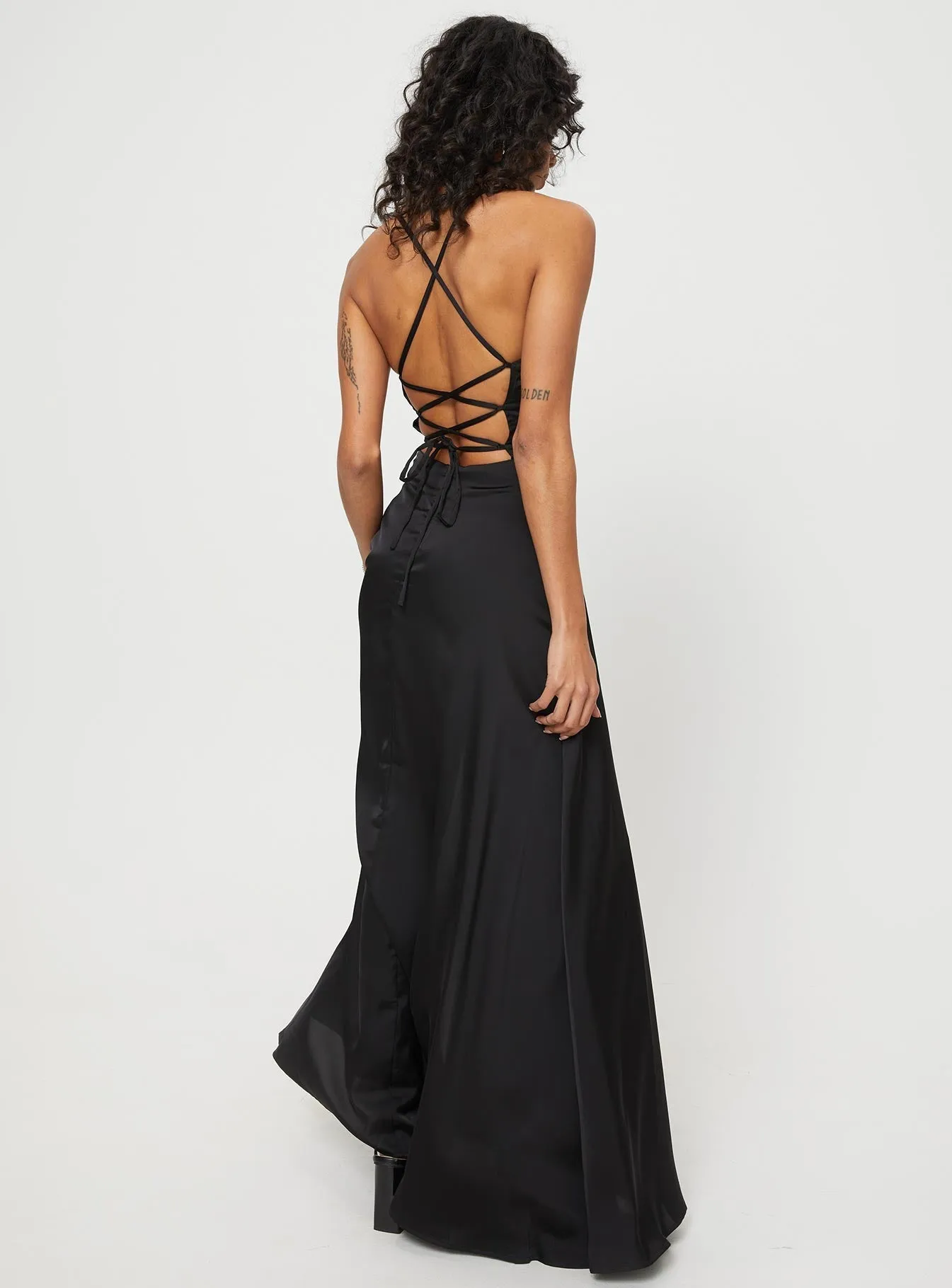 The flowing nature of this maxi dress ensures that you can move freely without sacrificing style Kerwin Maxi Dress Black