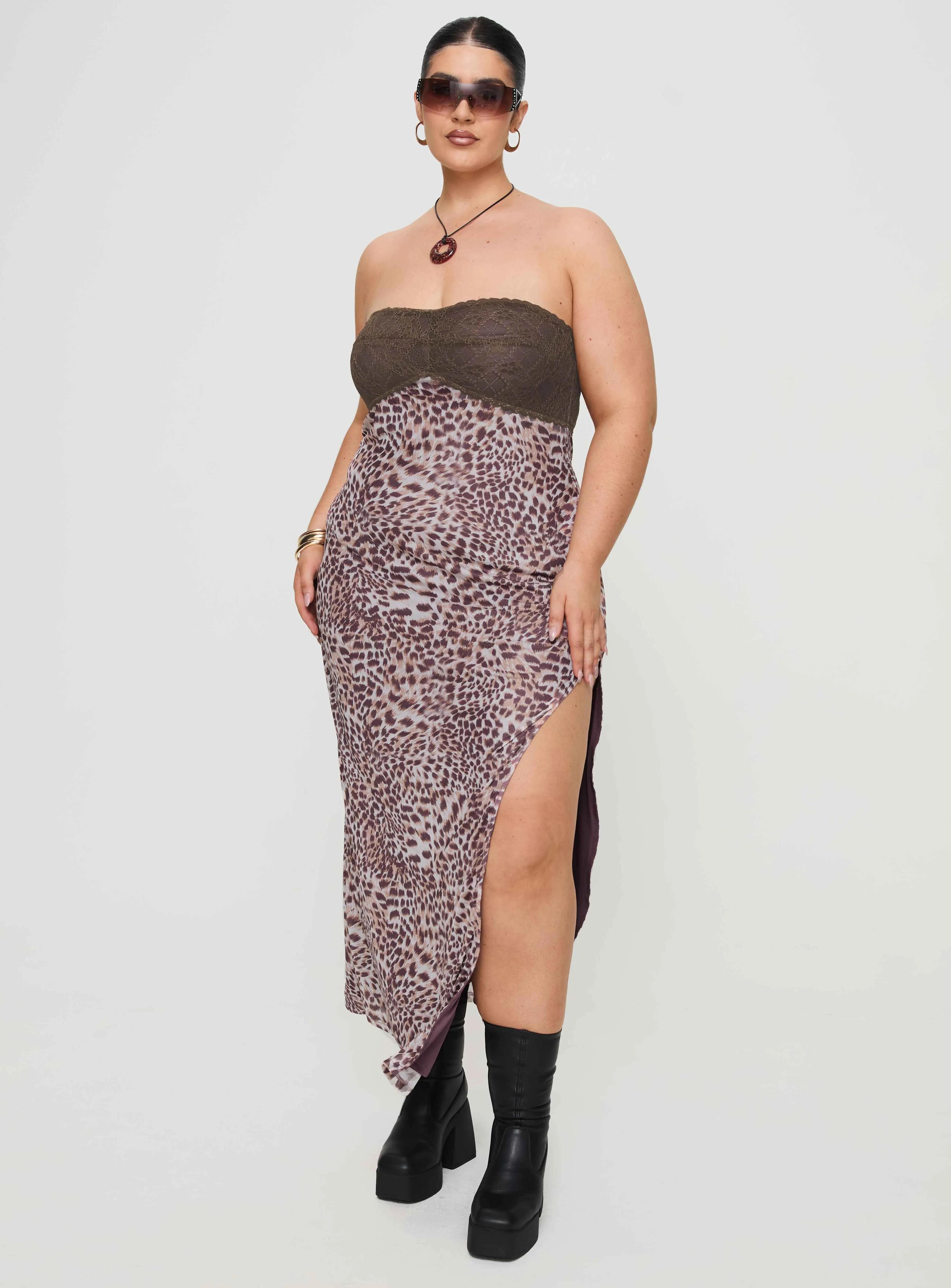 Raidein Strapless Maxi Dress Leopard Curve The lightweight fabric of this dress ensures comfort throughout the day without compromising style
