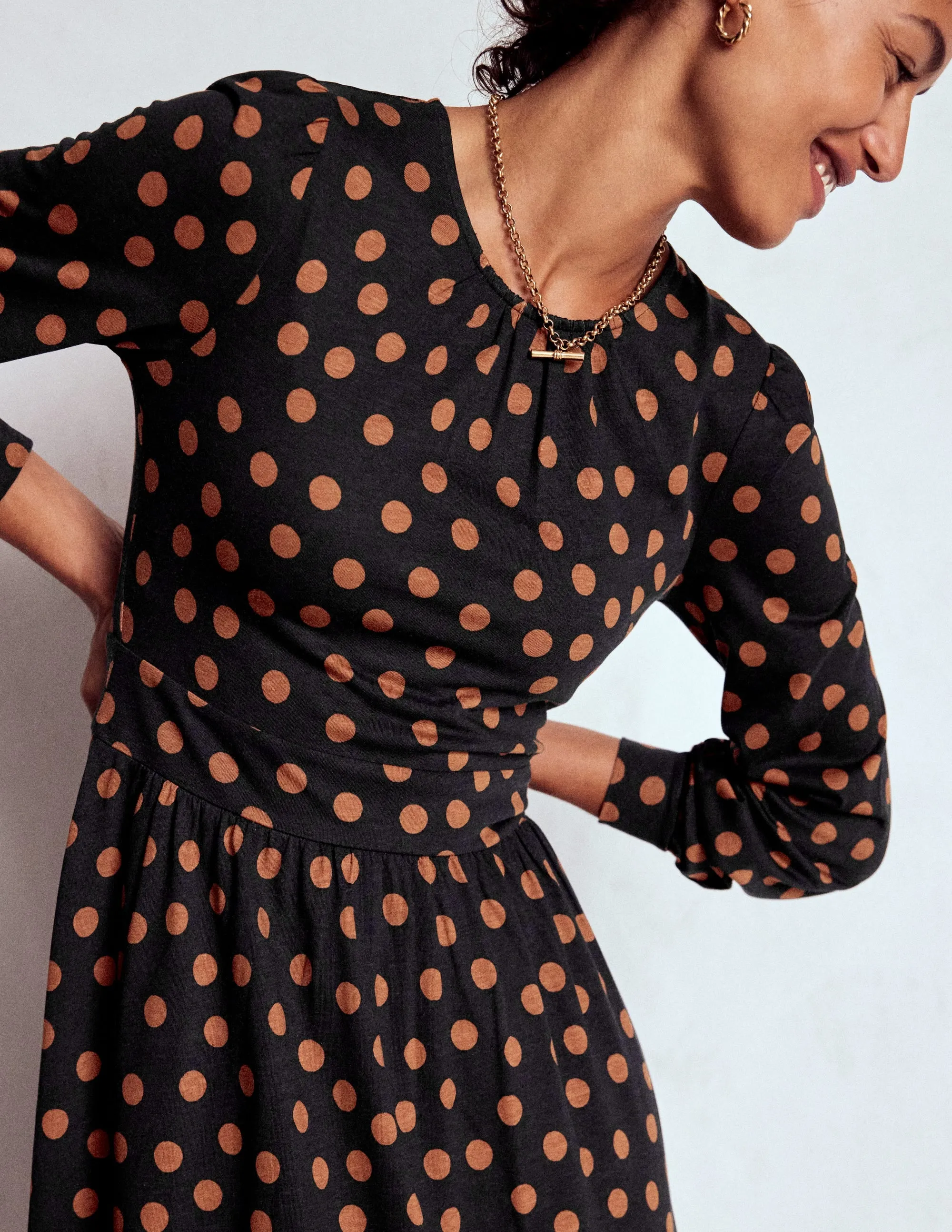 Resort Stay Modern Wardrobe Alexandra Jersey Midi Dress-Black, Tortoise Shell Dot