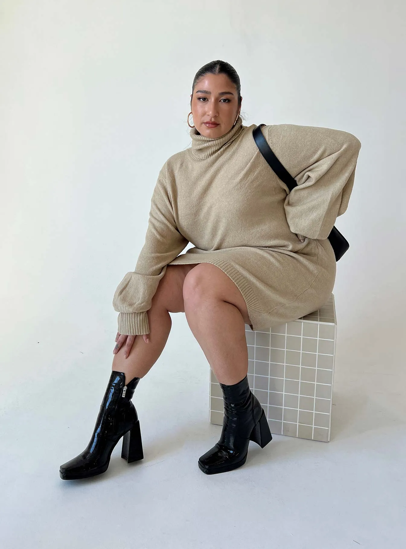 Comfortable fit mini Timeless Chic Zahara Mini Dress Beige Curve