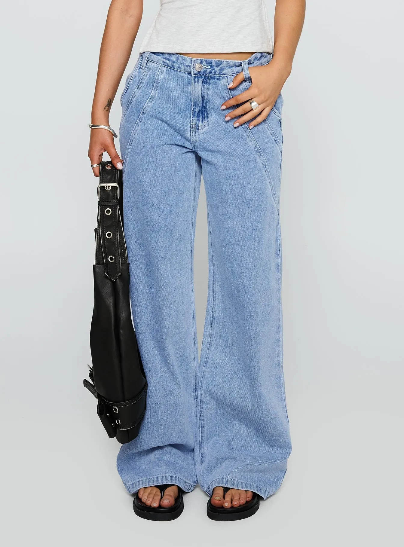 Reaper Mid Rise Baggy Jeans Light Blue Wash Couple Look Elegant Summer Vibes