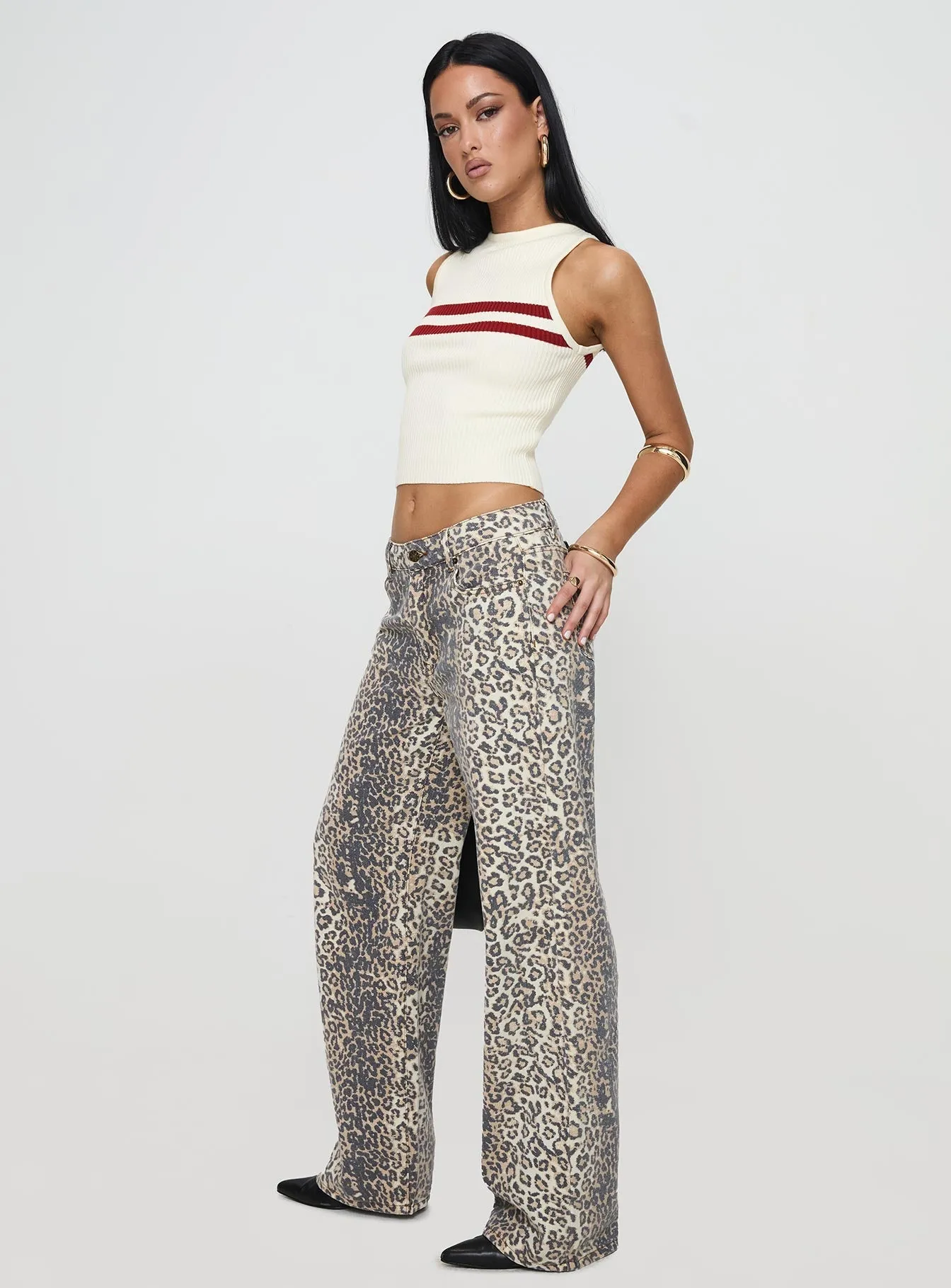 Top Model Low Rise Straight Leg Jeans Leopard Fade Earthy Rainy Day City Walk Outdoor Adventure Party Look Youth Style