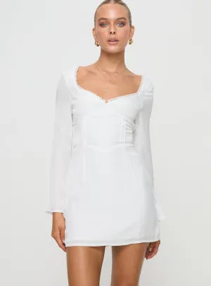 Trendy Outfit Lyna Long Sleeve Mini Dress White