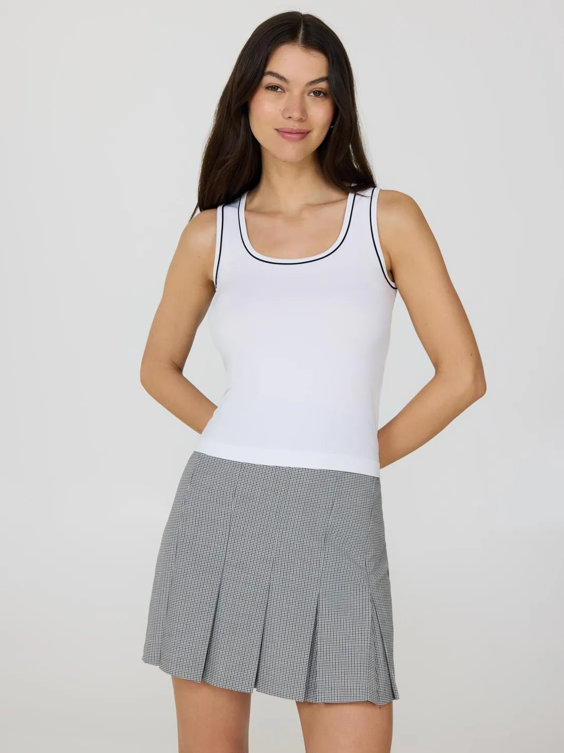 DurableSeams Contrast Trim Scoop Neck Tank Top
